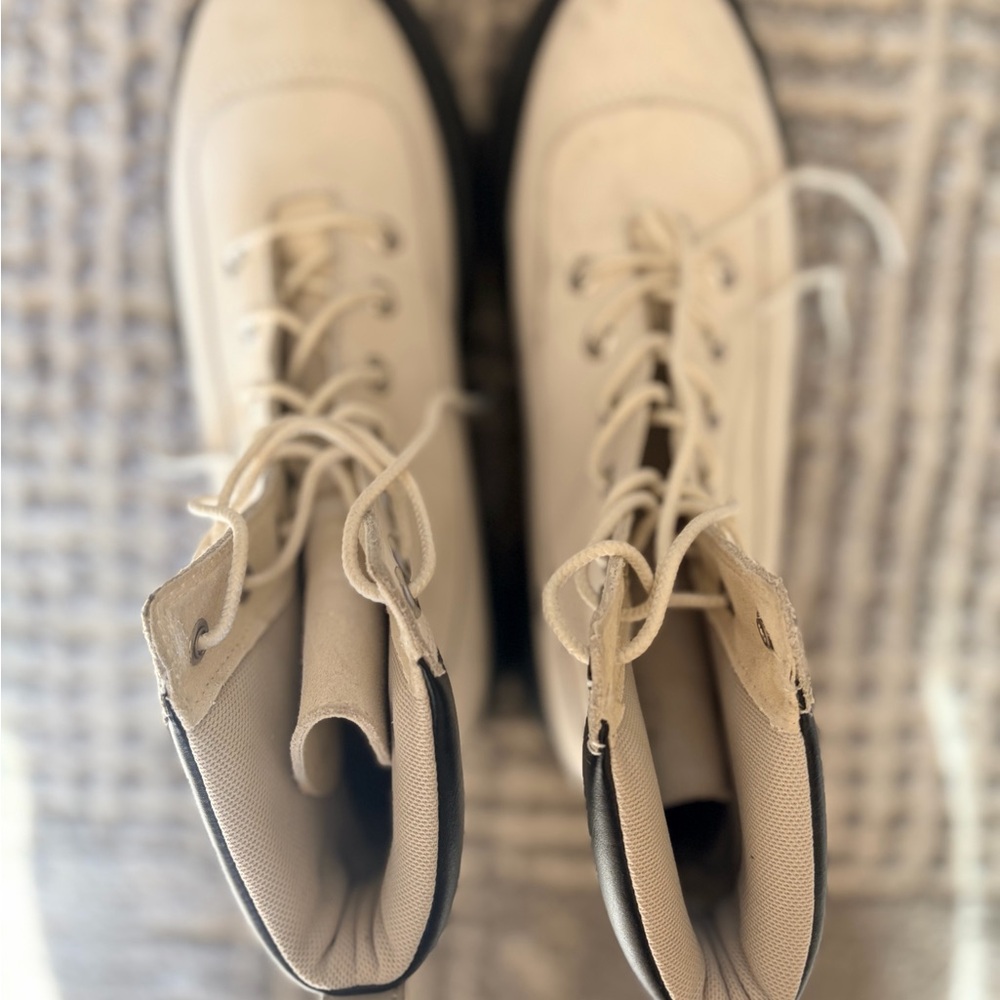 Timberland Women's Size 9 Cream and Black Leather Boots - Picture 5 of 10